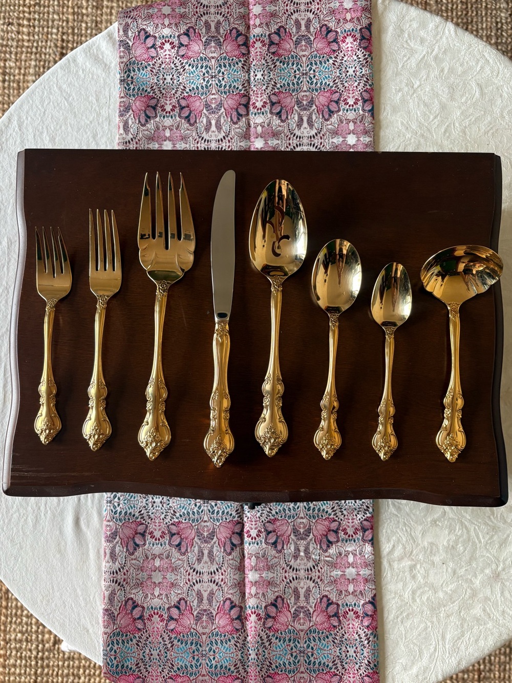 Vintage Rogers Bros New Orleans Ornate Floral Motif Cutlery Set with Chest